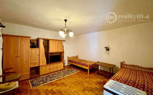 MAĎARSKO - TERESZTENYE  2 IZBOVÝ  RODINNÝ DOM S LETNOU KUCHYŇOU NA POZEMKU 2552 M2