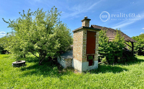 MAĎARSKO - TERESZTENYE  2 IZBOVÝ  RODINNÝ DOM S LETNOU KUCHYŇOU NA POZEMKU 2552 M2