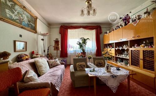 MAĎARSKO - SZENDRŐ ZREKONŠTRUOVANÝ 3 IZBOVÝ RD S PEKNÝM POZEMKOM.