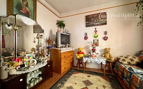 MAĎARSKO - SZENDRŐ ZREKONŠTRUOVANÝ 3 IZBOVÝ RD S PEKNÝM POZEMKOM.