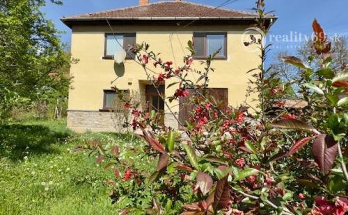 MAĎARSKO - PERKUPA 5 IZBOVÝ POSCHODOVÝ DOM PO REKONŠTRUKCII.