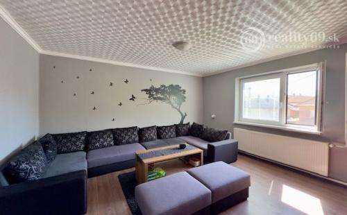 MAĎARSKO - PERKUPA 5 IZBOVÝ POSCHODOVÝ DOM PO REKONŠTRUKCII.