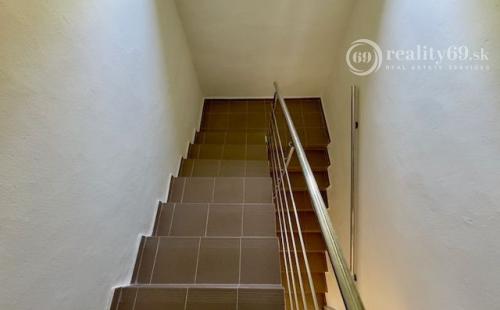 MAĎARSKO - PERKUPA 5 IZBOVÝ POSCHODOVÝ DOM PO REKONŠTRUKCII.