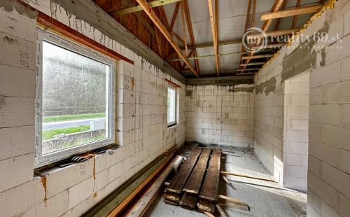 MAĎARSKO - HOLLOHÁZA NOVOSTAVBA 3 IZBOVÉHO RD - SUPER PROSTREDIE S VÝHĽADOM NA OKOLITÉ LESY.