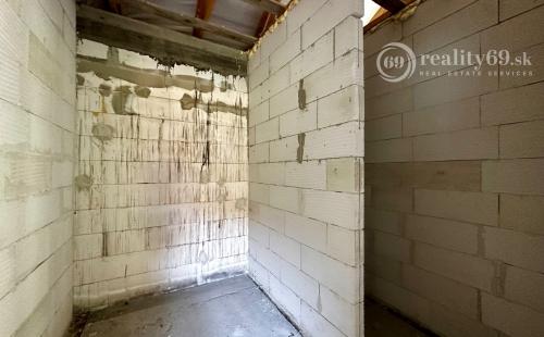 MAĎARSKO - HOLLOHÁZA NOVOSTAVBA 3 IZBOVÉHO RD - SUPER PROSTREDIE S VÝHĽADOM NA OKOLITÉ LESY.