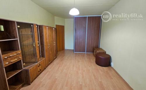 CENTRUM MESTA JÁNOŠÍKOVÁ 3 IZBOVÝ ZARIADENÝ BYT