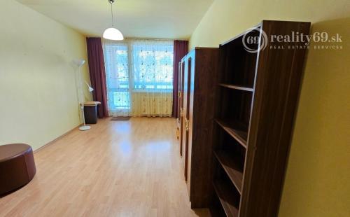 CENTRUM MESTA JÁNOŠÍKOVÁ 3 IZBOVÝ ZARIADENÝ BYT