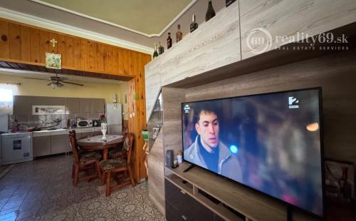 MAĎARSKO - ENCS  5 IZBOVÝ POSCHODOVÝ DOM + 2 IZBOVÝ DOM, ZÁHRADA.