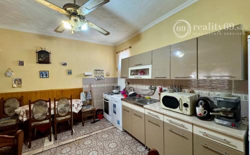 MAĎARSKO - ENCS  5 IZBOVÝ POSCHODOVÝ DOM + 2 IZBOVÝ DOM, ZÁHRADA.