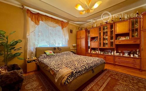 MAĎARSKO - ENCS  5 IZBOVÝ POSCHODOVÝ DOM + 2 IZBOVÝ DOM, ZÁHRADA.