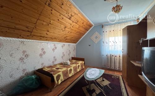 MAĎARSKO - ENCS  5 IZBOVÝ POSCHODOVÝ DOM + 2 IZBOVÝ DOM, ZÁHRADA.