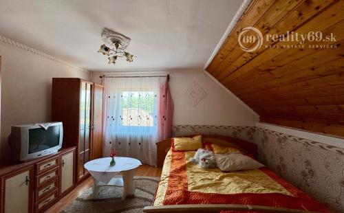 MAĎARSKO - ENCS  5 IZBOVÝ POSCHODOVÝ DOM + 2 IZBOVÝ DOM, ZÁHRADA.