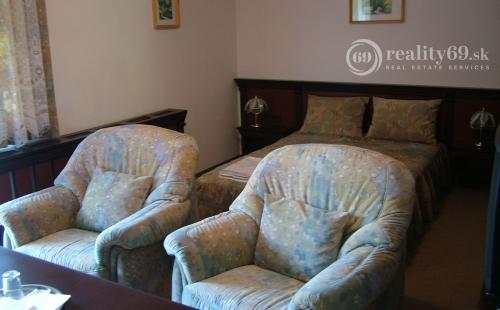 MAĎARSKO - GONC 13 IZBOVÝ OBYTNÝ OBJEKT NA BÝVANIE, PODNIKANIE