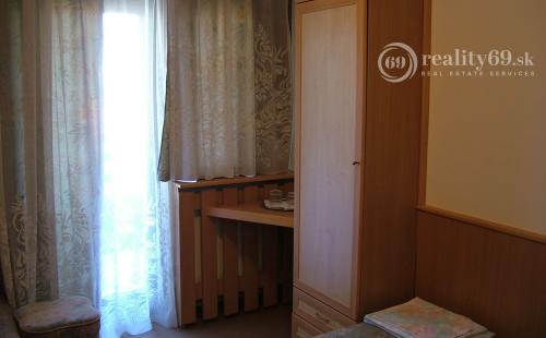 MAĎARSKO - GONC 13 IZBOVÝ OBYTNÝ OBJEKT NA BÝVANIE, PODNIKANIE