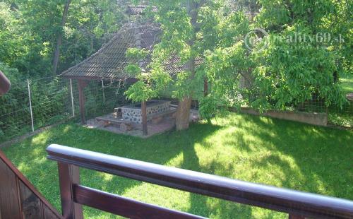 MAĎARSKO - GONC 13 IZBOVÝ OBYTNÝ OBJEKT NA BÝVANIE, PODNIKANIE