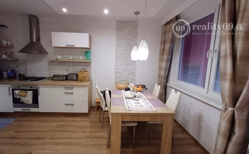 KPT. NÁLEPKU - ŠIRŠIE CENTRUM MESTA. - 3 IZBOVÝ ZARIADENÝ BYT 70 M2