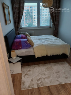 KPT. NÁLEPKU - ŠIRŠIE CENTRUM MESTA. - 3 IZBOVÝ ZARIADENÝ BYT 70 M2