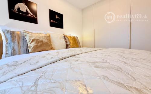 JUH - PRI AUPARKU KRIVÁ - 2 IZBOVÝ BYT KOMPLETNE ZARIADENÝ.