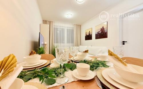 JUH - PRI AUPARKU KRIVÁ - 2 IZBOVÝ BYT KOMPLETNE ZARIADENÝ.