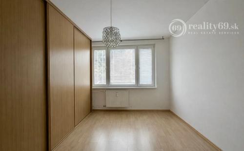 JAZERO - NÁMESTIE KOZMONAUTOV 2 IZBOVÝ BYT 49 M2 IHNEĎ K DISPOZÍCII