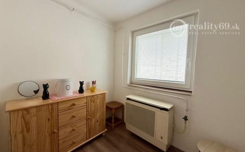 MAĎARSKO - JAZERO RAKACA - POSCHODOVÁ 5 IZBOVÁ CHATA, TERASA, BAZÉN, GARÁŽ.