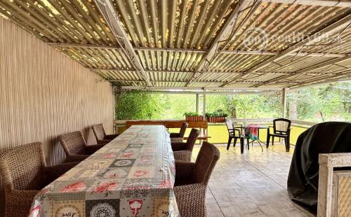 MAĎARSKO - JAZERO RAKACA - POSCHODOVÁ 5 IZBOVÁ CHATA, TERASA, BAZÉN, GARÁŽ.