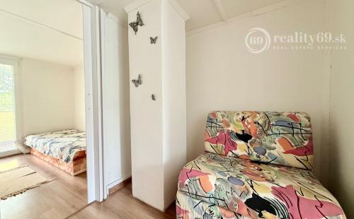 MAĎARSKO - JAZERO RAKACA - POSCHODOVÁ 5 IZBOVÁ CHATA, TERASA, BAZÉN, GARÁŽ.