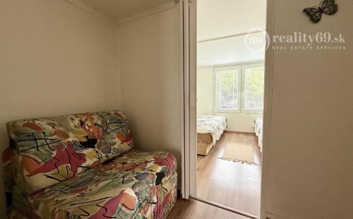 MAĎARSKO - JAZERO RAKACA - POSCHODOVÁ 5 IZBOVÁ CHATA, TERASA, BAZÉN, GARÁŽ.