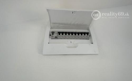 NOVÁ CENA - MAĎARSKO - JAZERO RAKACA - POSCHODOVÁ 3 IZBOVÁ CHATA, KUCHYŇA, PRI JAZERE S TERASOU.