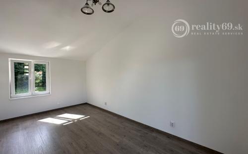 NOVÁ CENA - MAĎARSKO - JAZERO RAKACA - POSCHODOVÁ 3 IZBOVÁ CHATA, KUCHYŇA, PRI JAZERE S TERASOU.