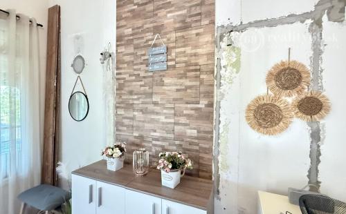 MAĎARSKO - JAZERO RAKACA - 4 IZBOVÁ CHATA, TERASA, VÍRIVKA.