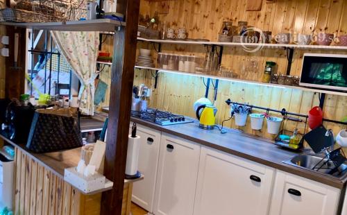 MAĎARSKO - LUXUSNÁ CHATA S LETNOU KUCHYŇOU A BAZÉNOM.