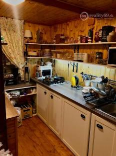 MAĎARSKO - LUXUSNÁ CHATA S LETNOU KUCHYŇOU A BAZÉNOM.