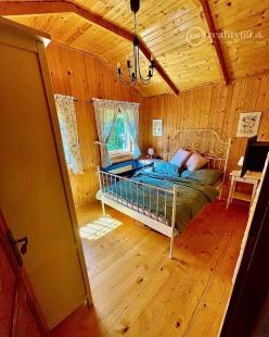 MAĎARSKO - LUXUSNÁ CHATA S LETNOU KUCHYŇOU A BAZÉNOM.