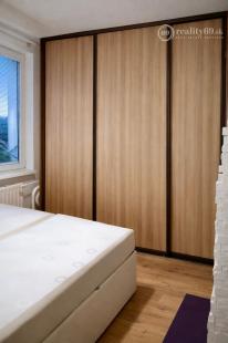 NAD JAZEROM - AZOVSKÁ 1,5 IZBOVÝ BYT 41 M2, ZARIADENÝ KOMPLET.