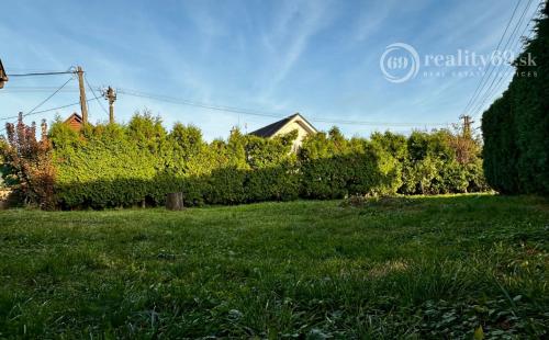 NOVÁ CENA! KOŠICE - KRÁSNA - VÝBORNÁ LOKALITA - DVOJGENERAČNÝ RD + GAZDOVSKÝ RD, POZEMOK 1.005 M2.