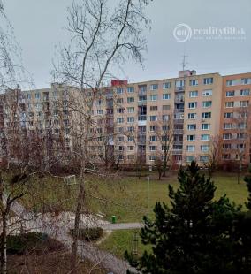 KPT. NÁLEPKU - ŠIRŠIE CENTRUM MESTA. - 3 IZBOVÝ ZARIADENÝ BYT 70 M2