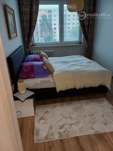 KPT. NÁLEPKU - ŠIRŠIE CENTRUM MESTA. - 3 IZBOVÝ ZARIADENÝ BYT 70 M2