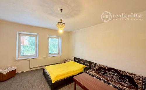 BUKOVEC - 4 IZBOVÝ RD V DOBROM STAVE POZEMOK 1.104 M2