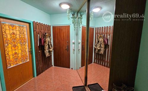 CENTRUM MESTA JÁNOŠÍKOVÁ 3 IZBOVÝ ZARIADENÝ BYT