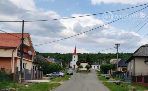 ČERNOCHOV - 3 IZBOVÝ RD V DOBROM STAVE, LETNÁ KUCHYŇA, 2007 M2 POZEMOK.