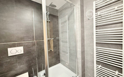 CENTRUM MESTA - VRÁTNA - 1 IZBOVÝ MODERNÝ ZARIADENÝ BYT.