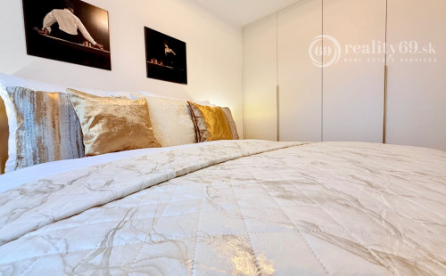 JUH - PRI AUPARKU KRIVÁ - 2 IZBOVÝ BYT KOMPLETNE ZARIADENÝ.