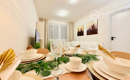 JUH - PRI AUPARKU KRIVÁ - 2 IZBOVÝ BYT KOMPLETNE ZARIADENÝ.