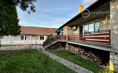 NOVÁ CENA! KOŠICE - KRÁSNA - VÝBORNÁ LOKALITA - DVOJGENERAČNÝ RD + GAZDOVSKÝ RD, POZEMOK 1.005 M2.