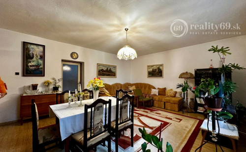 NOVÁ CENA! KOŠICE - KRÁSNA - VÝBORNÁ LOKALITA - DVOJGENERAČNÝ RD + GAZDOVSKÝ RD, POZEMOK 1.005 M2.
