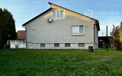 NOVÁ CENA! KOŠICE - KRÁSNA - VÝBORNÁ LOKALITA - DVOJGENERAČNÝ RD + GAZDOVSKÝ RD, POZEMOK 1.005 M2.