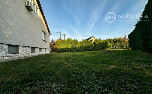 NOVÁ CENA! KOŠICE - KRÁSNA - VÝBORNÁ LOKALITA - DVOJGENERAČNÝ RD + GAZDOVSKÝ RD, POZEMOK 1.005 M2.