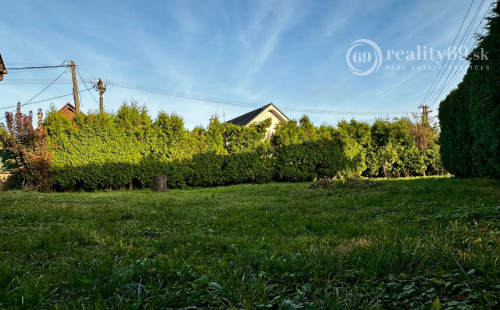 NOVÁ CENA! KOŠICE - KRÁSNA - VÝBORNÁ LOKALITA - DVOJGENERAČNÝ RD + GAZDOVSKÝ RD, POZEMOK 1.005 M2.