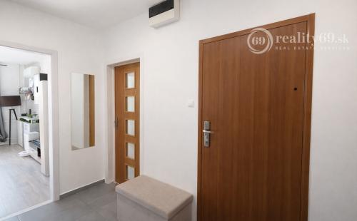 ŤAHANOVCE - BUKUREŠŤSKÁ 3 IZBOVÝ BYT PO REKONŠTRUKCII 64 M2